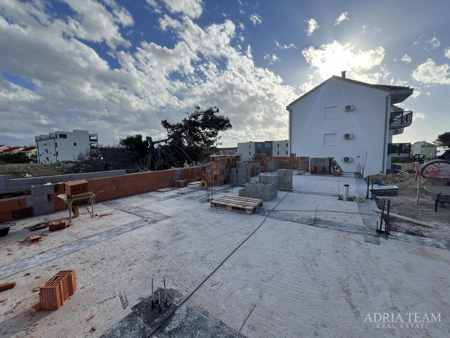 APARTMANI U STAMBENOJ ZGRADI, NOVOGRADNJA - POVLJANA, PAG