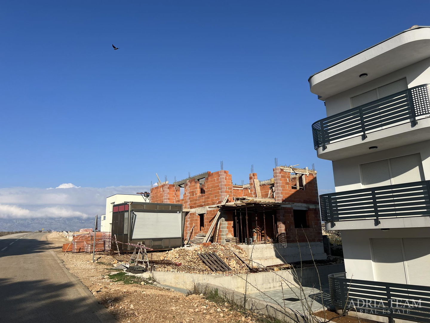 APARTMANI U STAMBENOJ ZGRADI, NOVOGRADNJA - POVLJANA, PAG