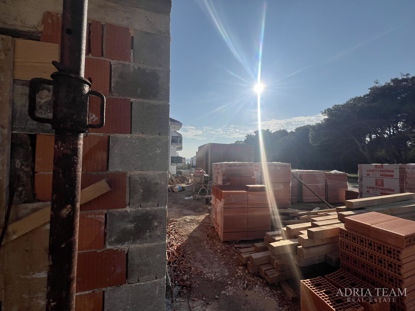 APARTMANI U STAMBENOJ ZGRADI, NOVOGRADNJA - POVLJANA, PAG