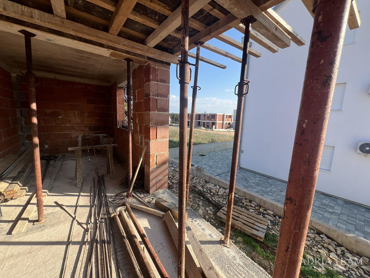 APARTMANI U STAMBENOJ ZGRADI, NOVOGRADNJA - POVLJANA, PAG