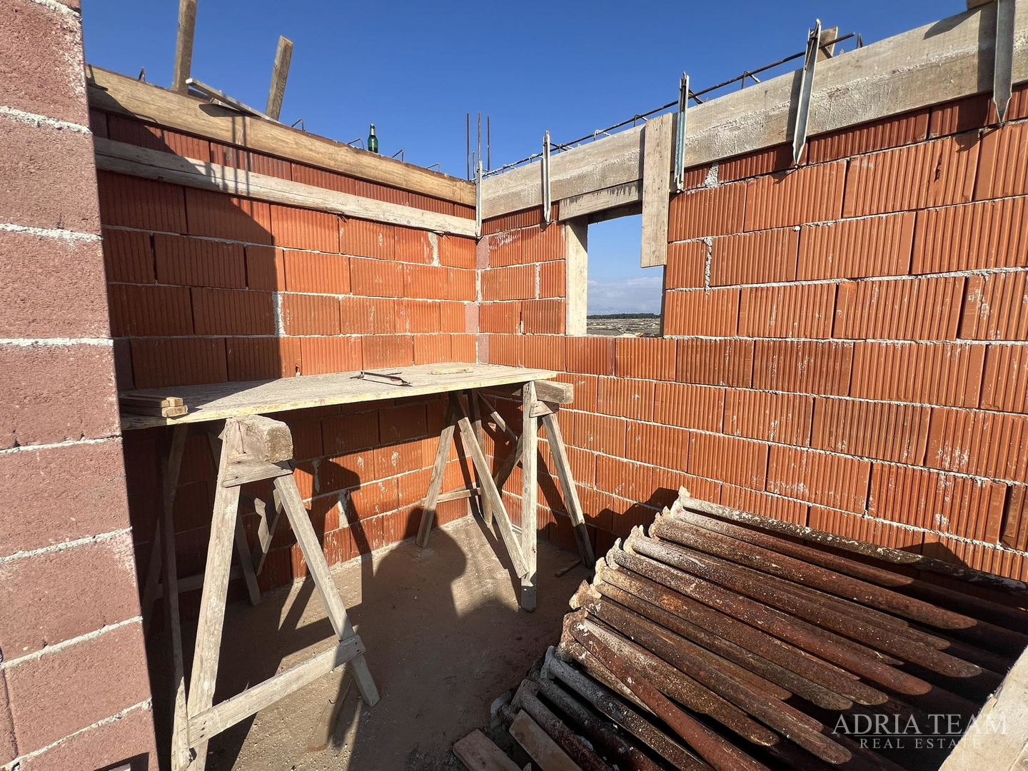 APARTMANI U STAMBENOJ ZGRADI, NOVOGRADNJA - POVLJANA, PAG