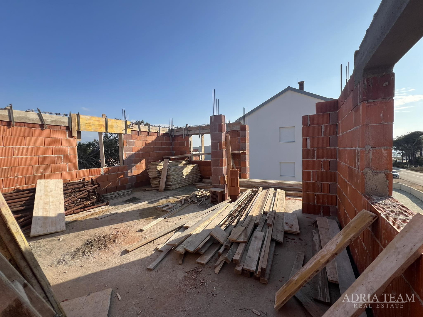 APARTMANI U STAMBENOJ ZGRADI, NOVOGRADNJA - POVLJANA, PAG