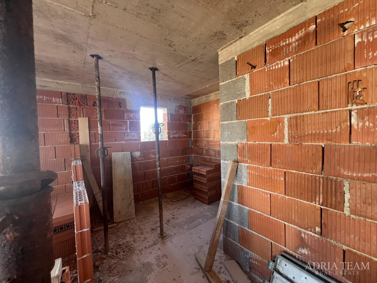 APARTMANI U STAMBENOJ ZGRADI, NOVOGRADNJA - POVLJANA, PAG