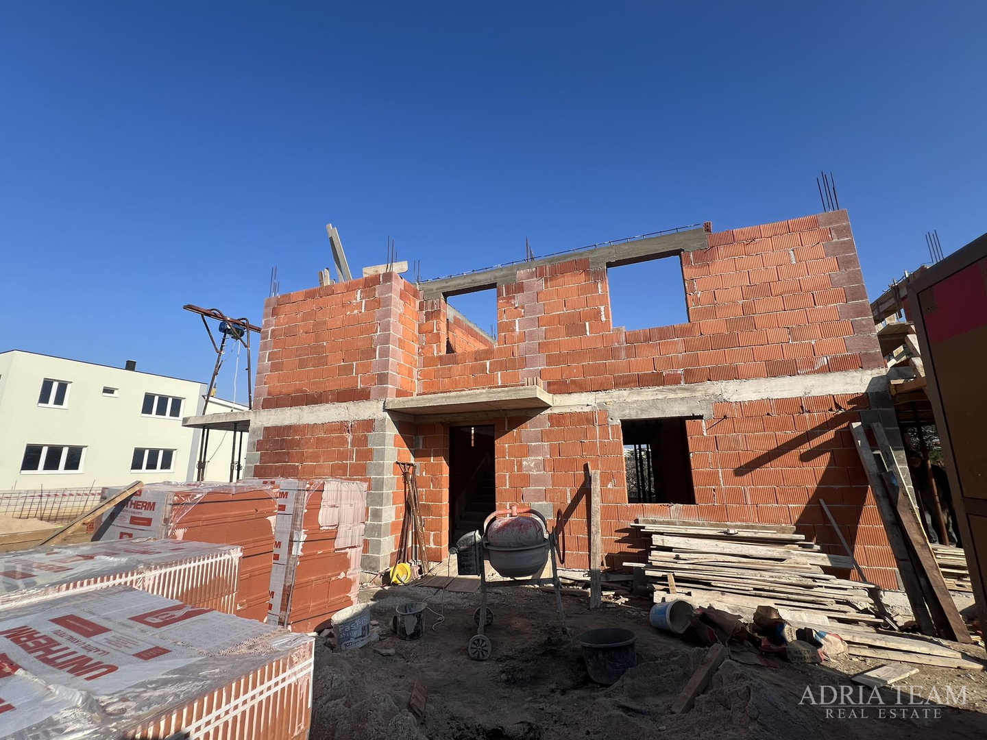 APARTMANI U STAMBENOJ ZGRADI, NOVOGRADNJA - POVLJANA, PAG