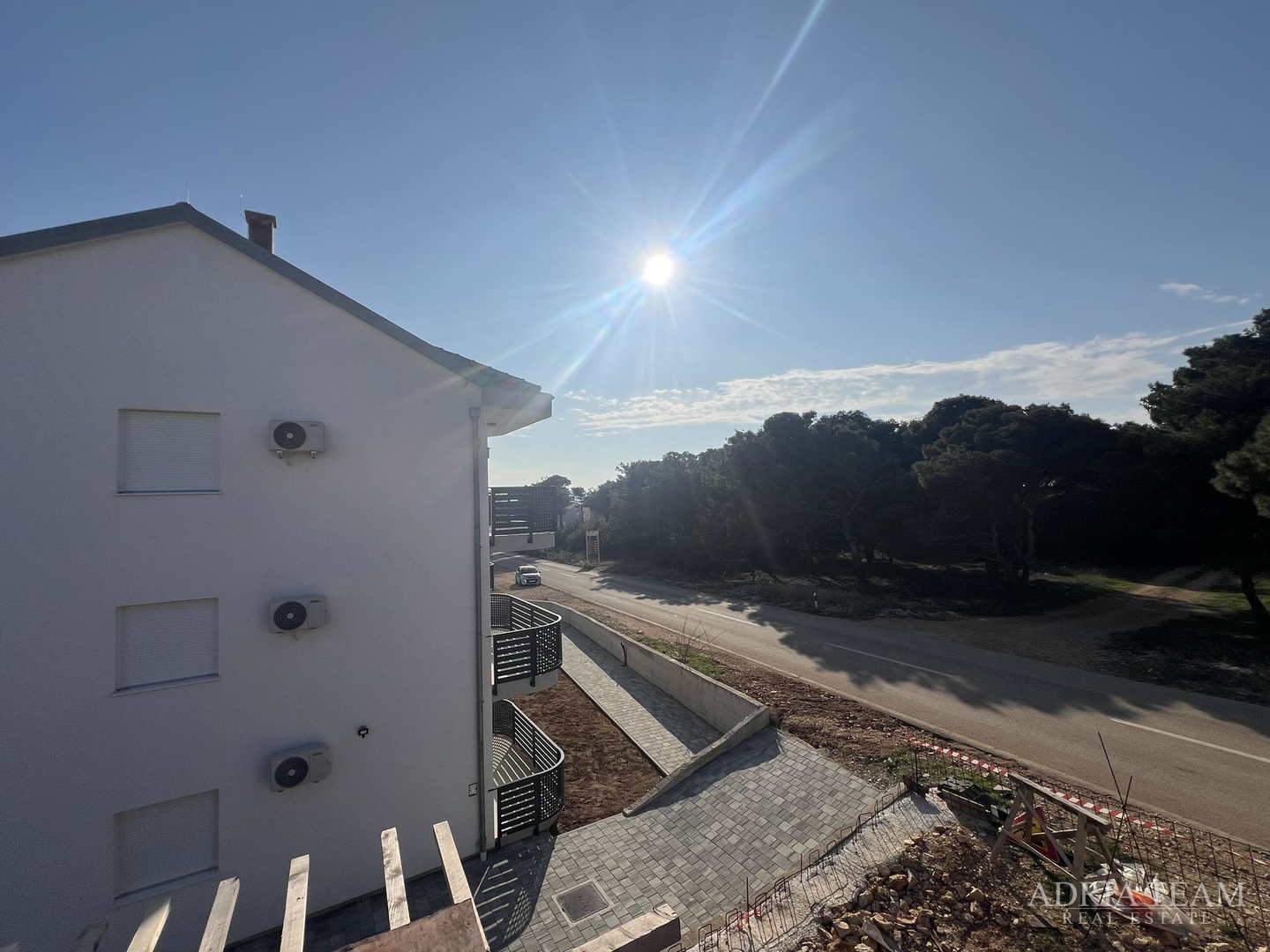 APARTMANI U STAMBENOJ ZGRADI, NOVOGRADNJA - POVLJANA, PAG