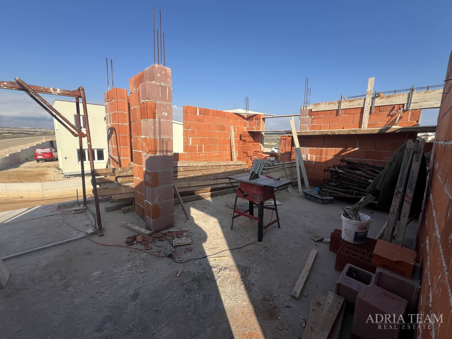 APARTMANI U STAMBENOJ ZGRADI, NOVOGRADNJA - POVLJANA, PAG