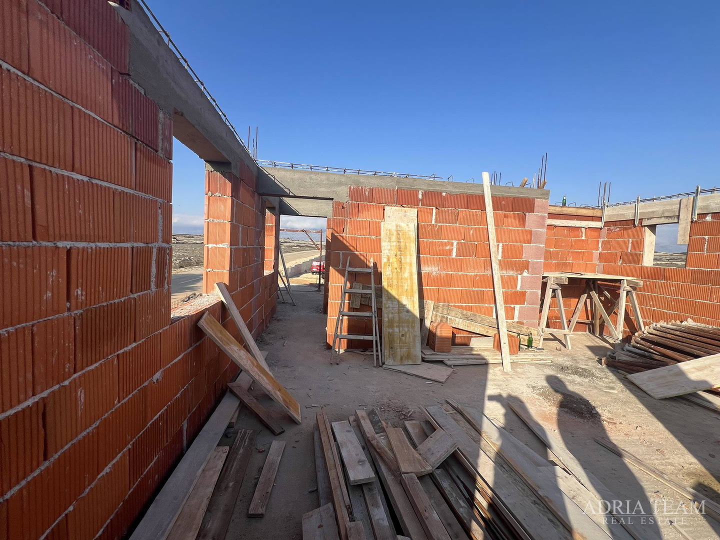 APARTMANI U STAMBENOJ ZGRADI, NOVOGRADNJA - POVLJANA, PAG
