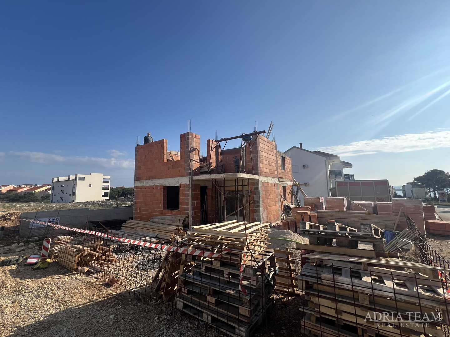 APARTMANI U STAMBENOJ ZGRADI, NOVOGRADNJA - POVLJANA, PAG