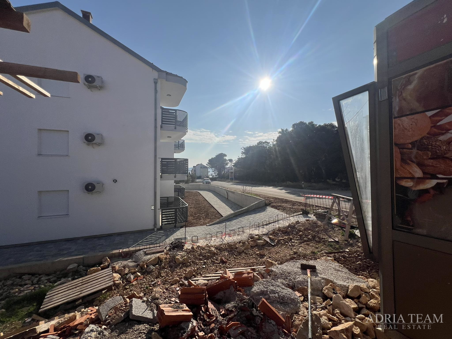 APARTMANI U STAMBENOJ ZGRADI, NOVOGRADNJA - POVLJANA, PAG