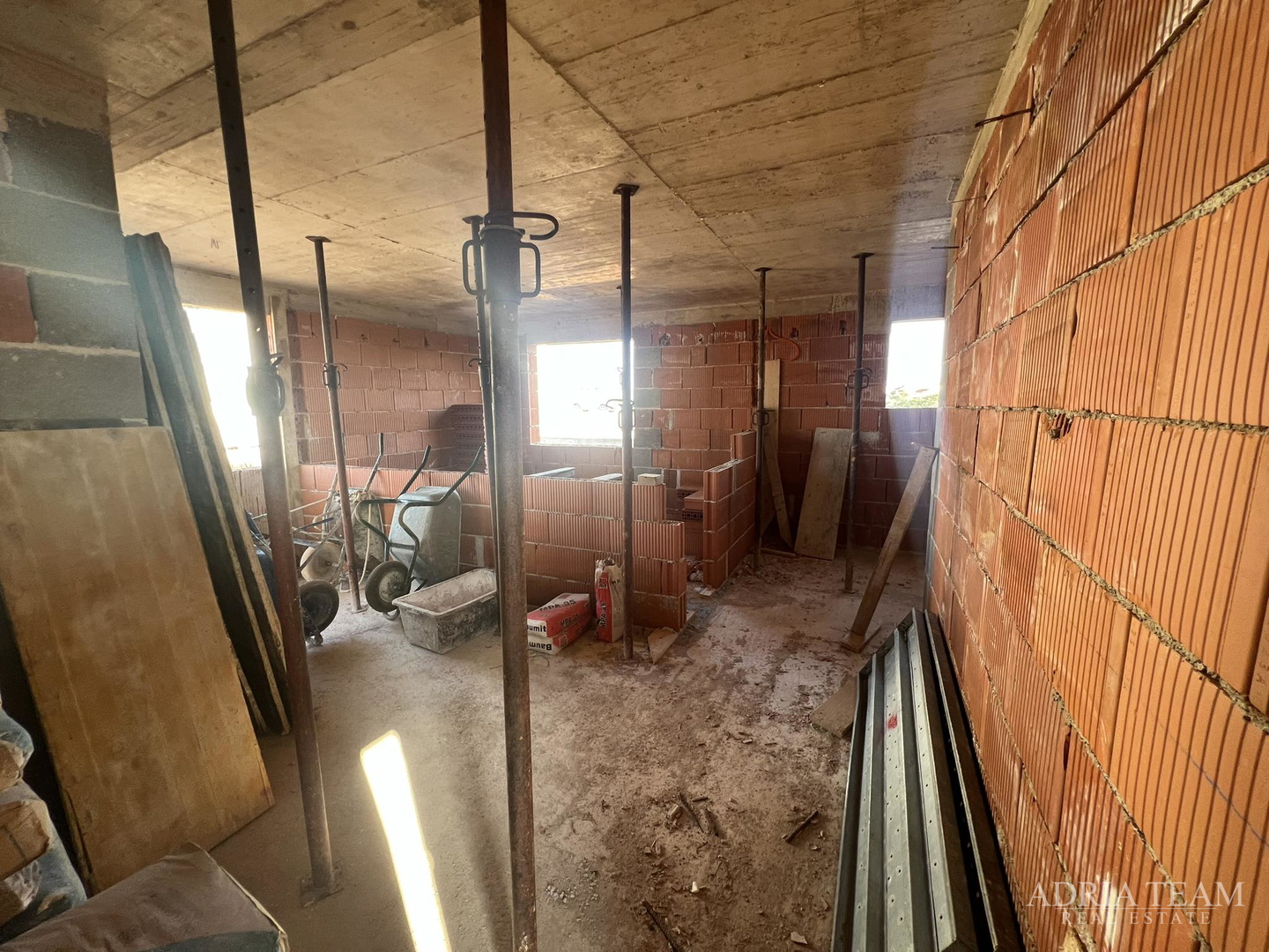 APARTMANI U STAMBENOJ ZGRADI, NOVOGRADNJA - POVLJANA, PAG