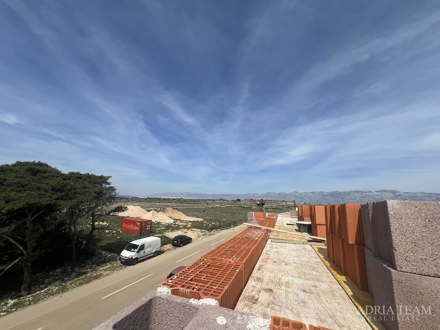 APARTMANI U STAMBENOJ ZGRADI, NOVOGRADNJA - POVLJANA, PAG
