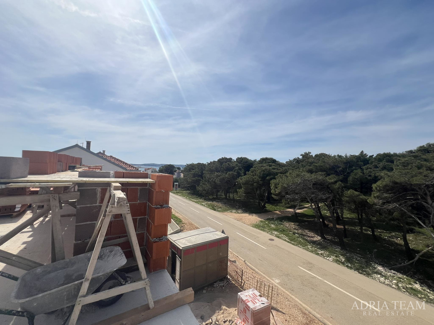 APARTMANI U STAMBENOJ ZGRADI, NOVOGRADNJA - POVLJANA, PAG