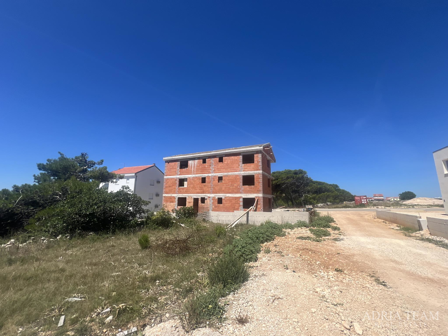 APARTMANI U STAMBENOJ ZGRADI, NOVOGRADNJA - POVLJANA, PAG
