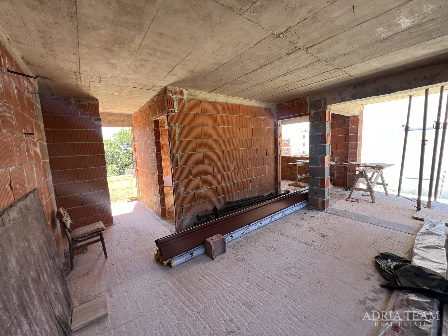 APARTMANI U STAMBENOJ ZGRADI, NOVOGRADNJA - POVLJANA, PAG