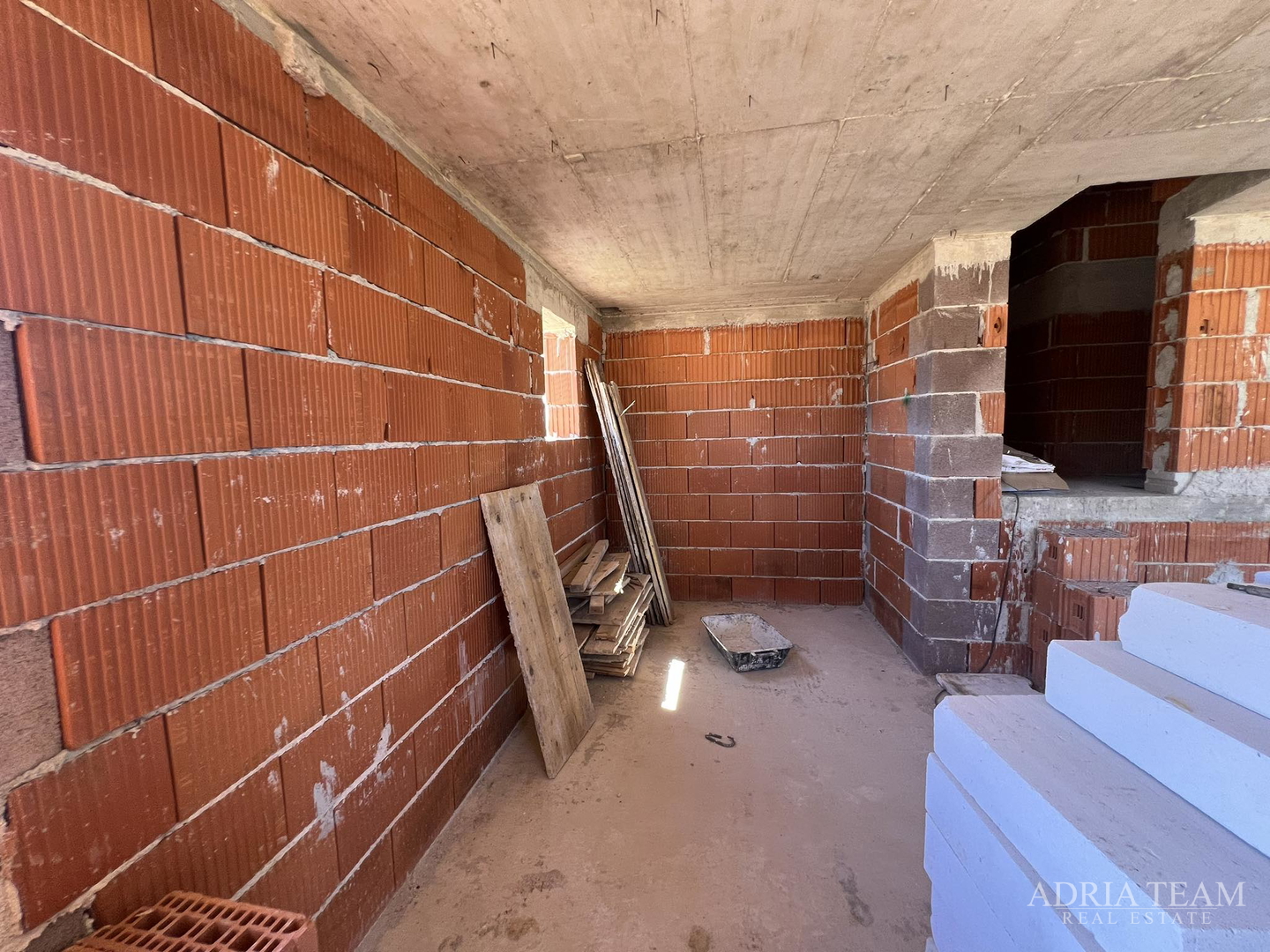 APARTMANI U STAMBENOJ ZGRADI, NOVOGRADNJA - POVLJANA, PAG