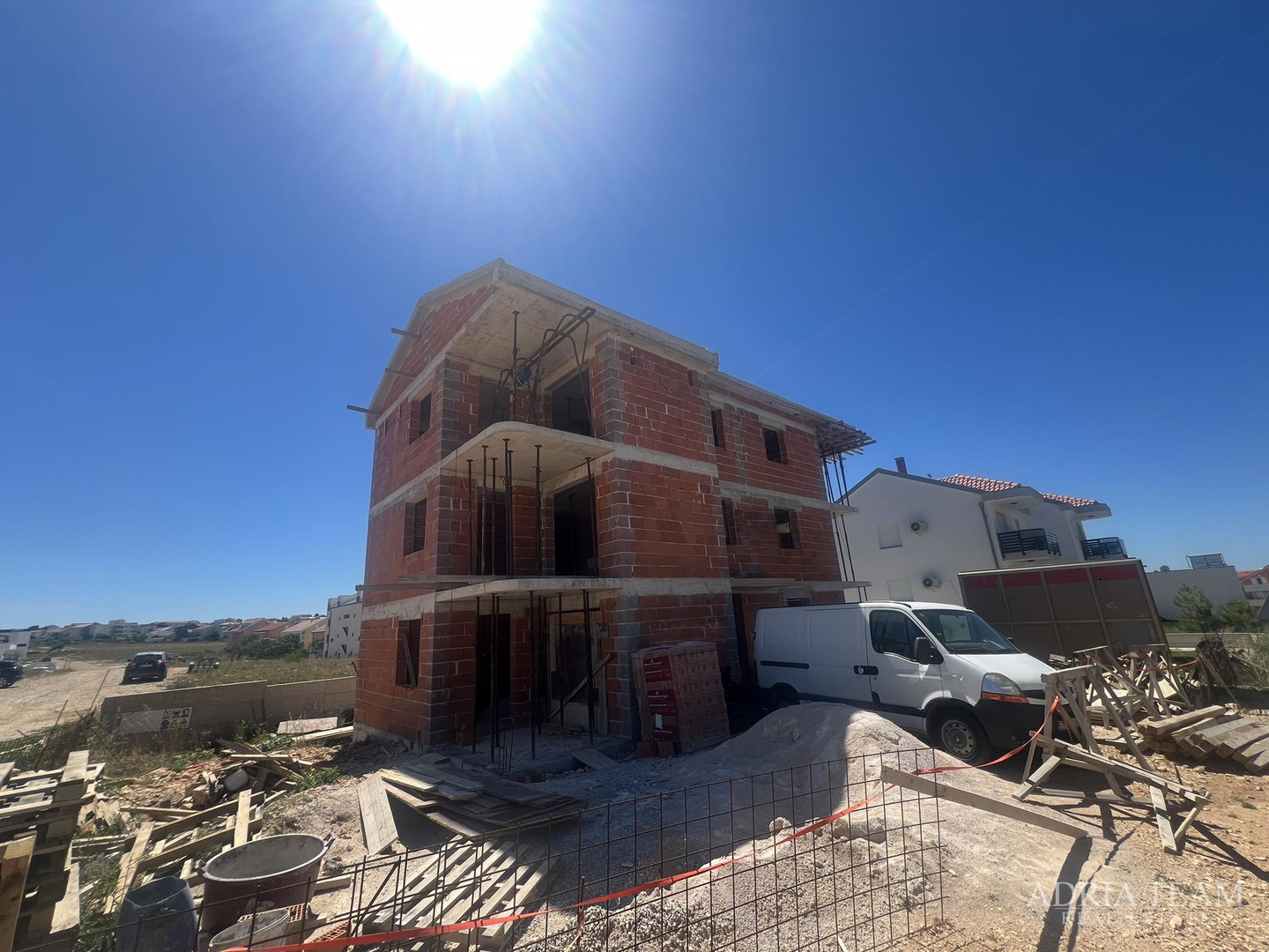 APARTMANI U STAMBENOJ ZGRADI, NOVOGRADNJA - POVLJANA, PAG