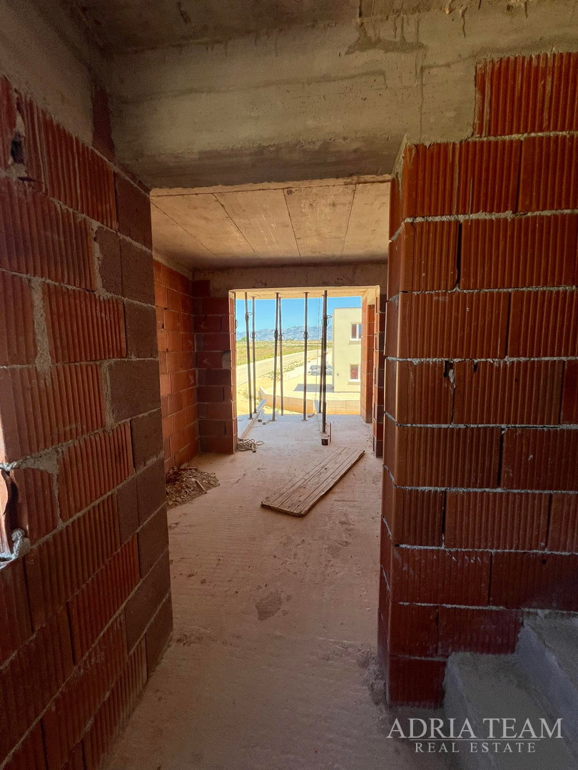 APARTMANI U STAMBENOJ ZGRADI, NOVOGRADNJA - POVLJANA, PAG