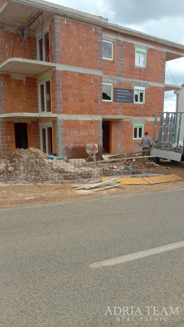 APARTMANI U STAMBENOJ ZGRADI, NOVOGRADNJA - POVLJANA, PAG