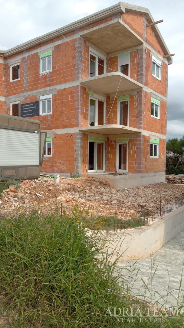 APARTMANI U STAMBENOJ ZGRADI, NOVOGRADNJA - POVLJANA, PAG