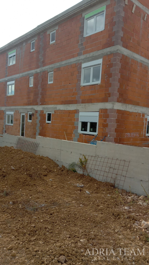 APARTMANI U STAMBENOJ ZGRADI, NOVOGRADNJA - POVLJANA, PAG