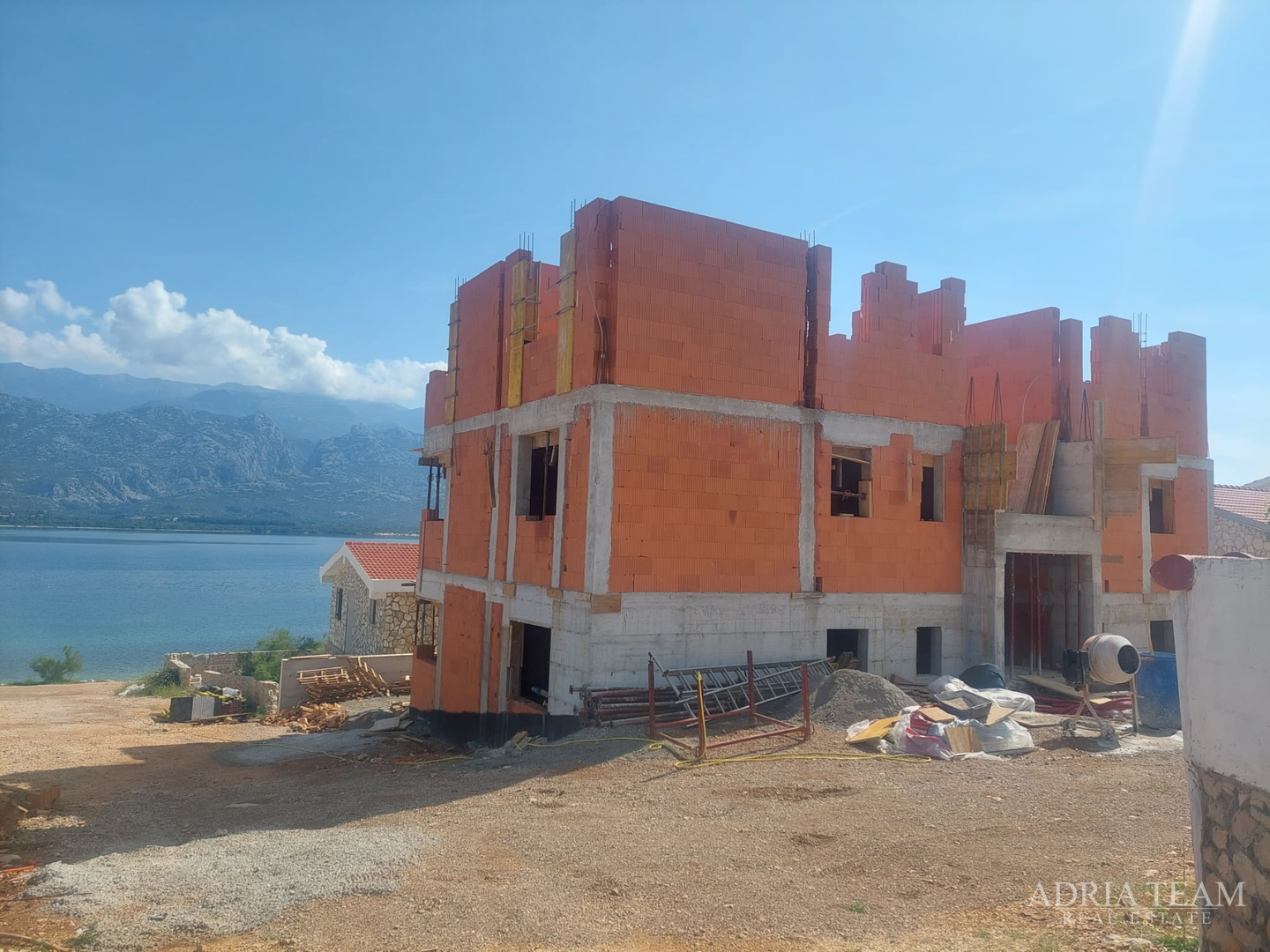 APARTMENTS IN A RESIDENTIAL BUILDING IN A NEW DEVELOPMENT, BEAUTIFUL VIEW, 45 m FROM THE SEA - VINJERAC