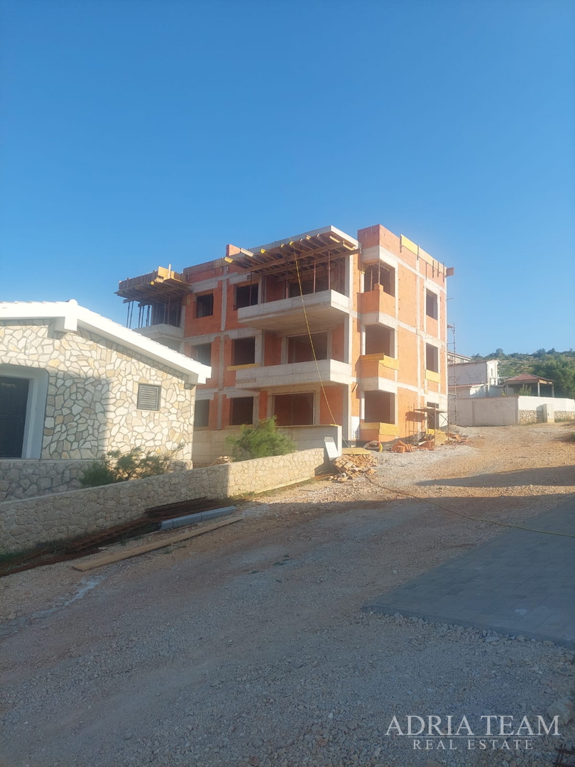 APARTMENTS IN A RESIDENTIAL BUILDING IN A NEW DEVELOPMENT, BEAUTIFUL VIEW, 45 m FROM THE SEA - VINJERAC