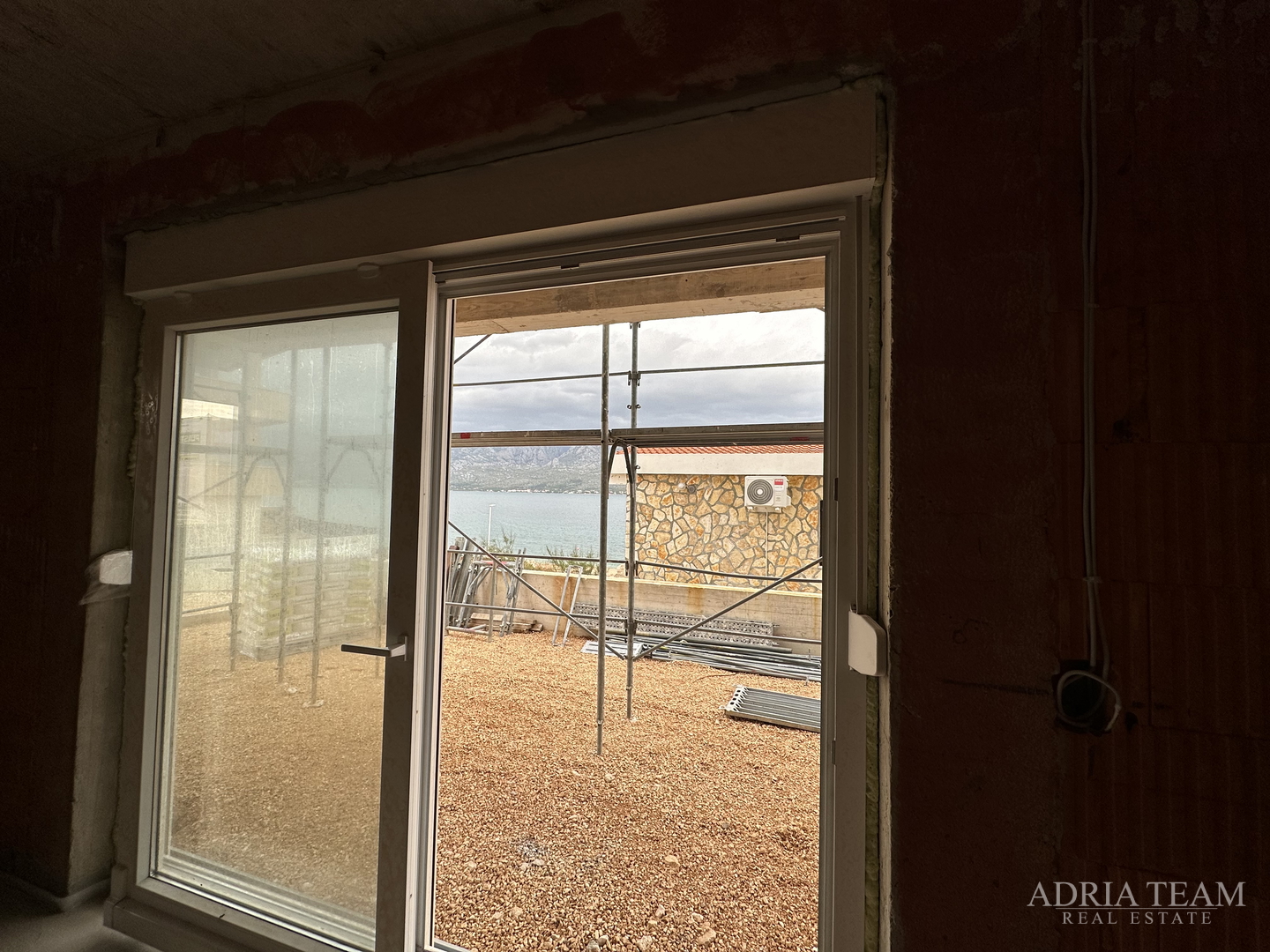 APARTMENTS IN A RESIDENTIAL BUILDING IN A NEW DEVELOPMENT, BEAUTIFUL VIEW, 45 m FROM THE SEA - VINJERAC