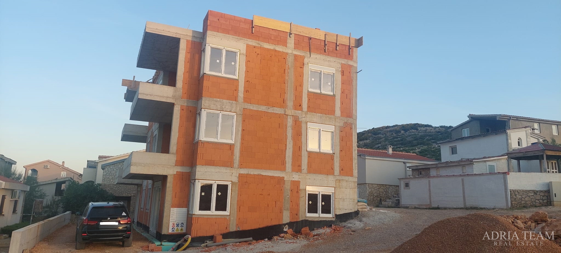 APARTMENTS IN A RESIDENTIAL BUILDING IN A NEW DEVELOPMENT, BEAUTIFUL VIEW, 45 m FROM THE SEA - VINJERAC