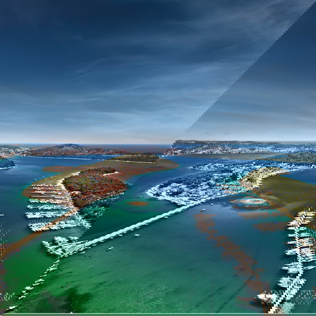 APARTMANI U VILI NA BREŽULJKU, POGLED NA MORE - ROGOZNICA