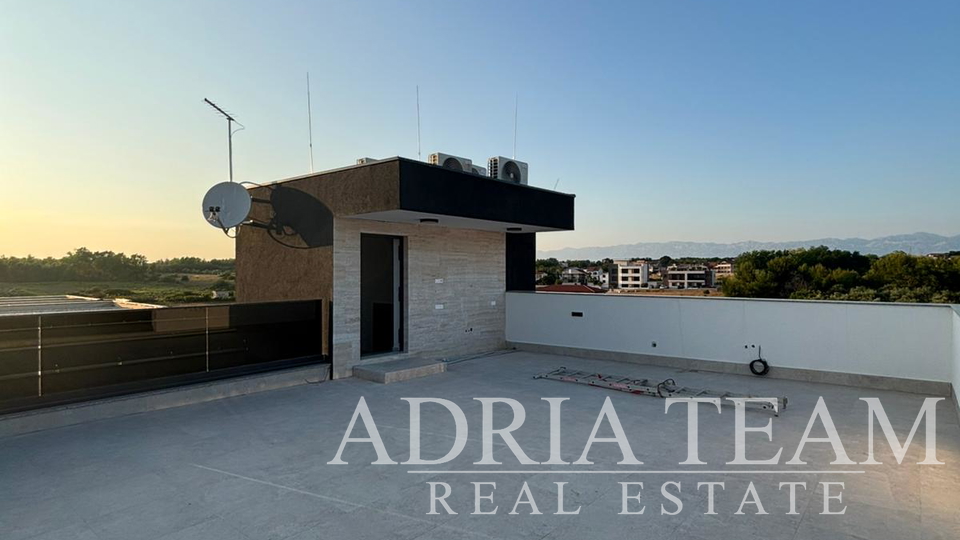 APARTMAN U BLIZINI PLAŽE, NOVOGRADNJA, 150 m OD MORA - PRIVLAKA