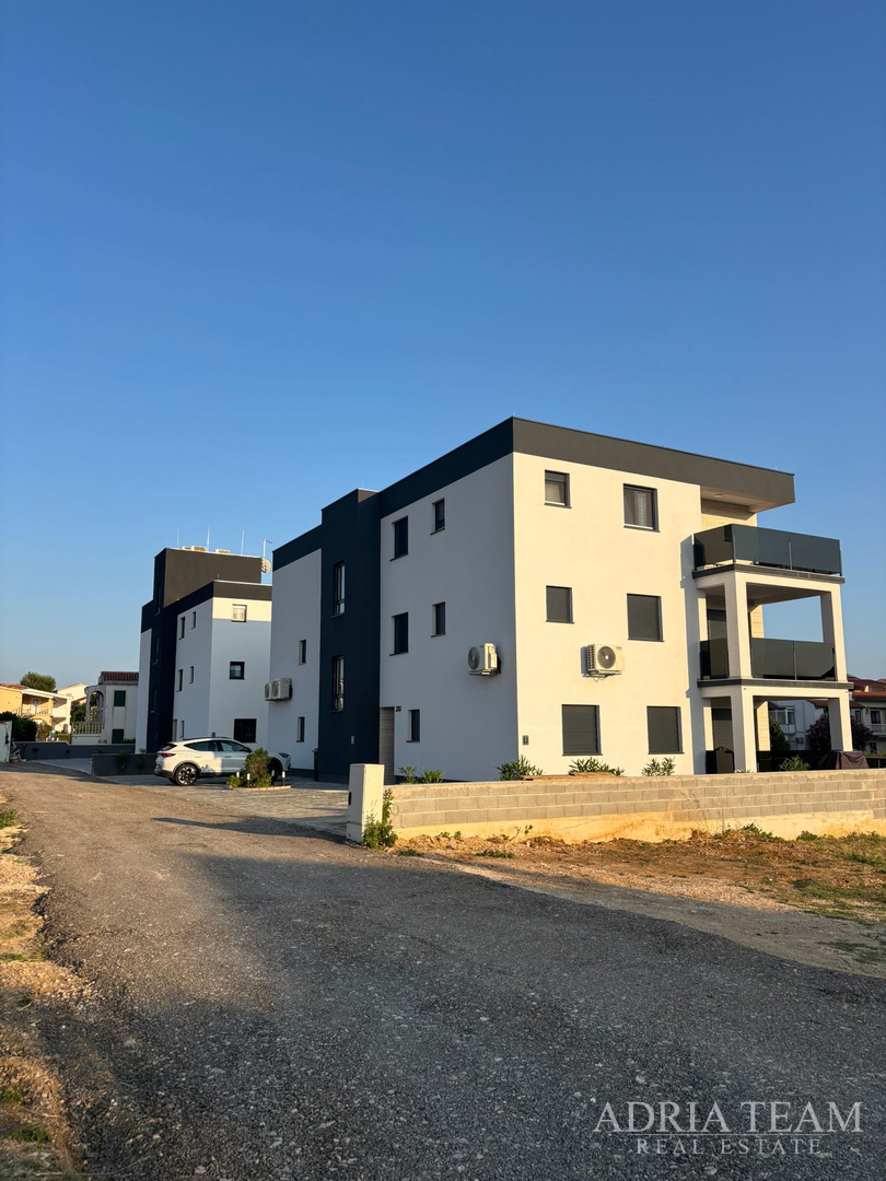 APARTMENT NEAR THE BEACH, NEW CONSTRUCTION, 150 m FROM THE SEA - PRIVLAKA