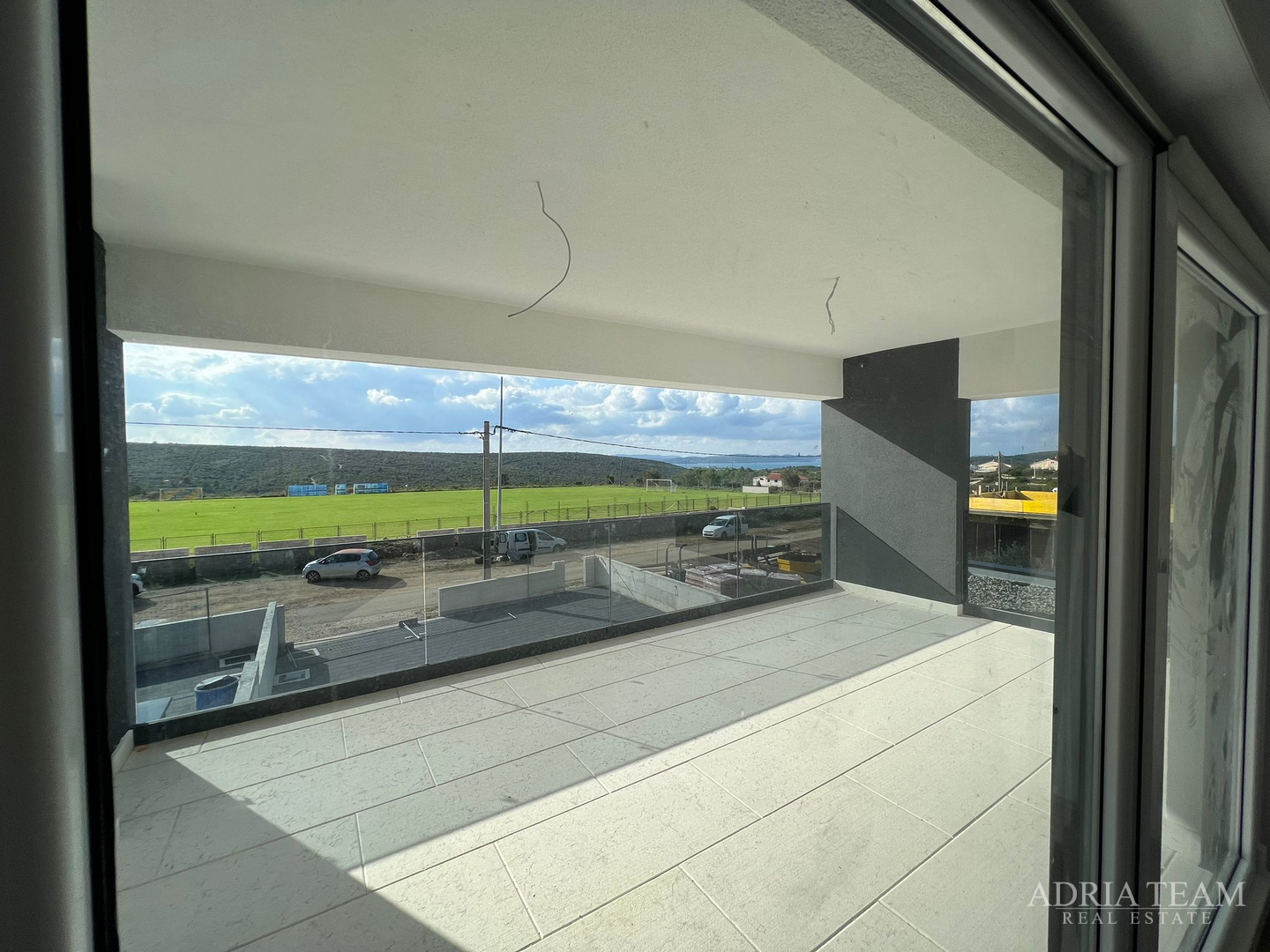 Half of a house with a swimming pool - Debeljak