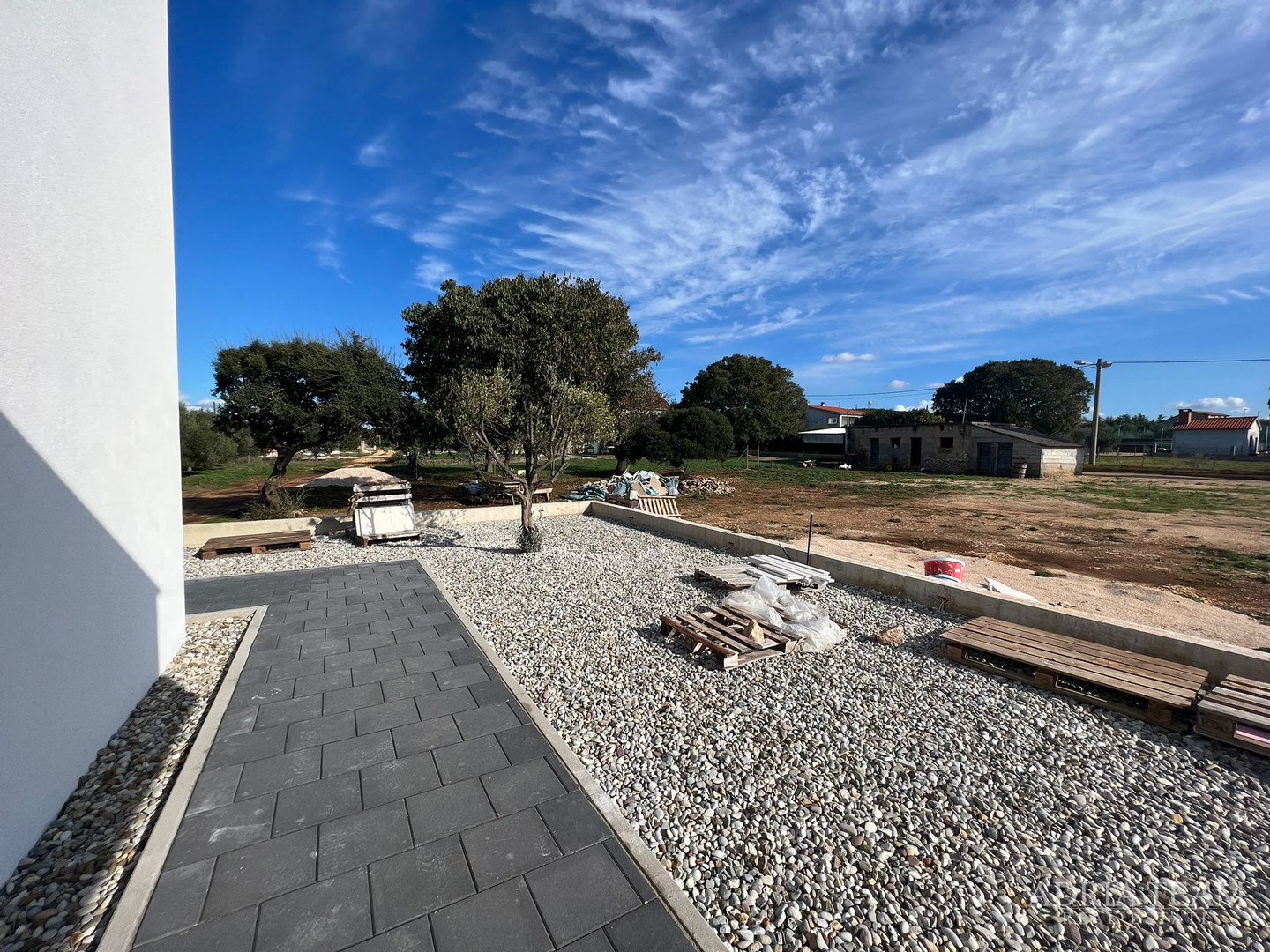 Half of a house with a swimming pool - Debeljak