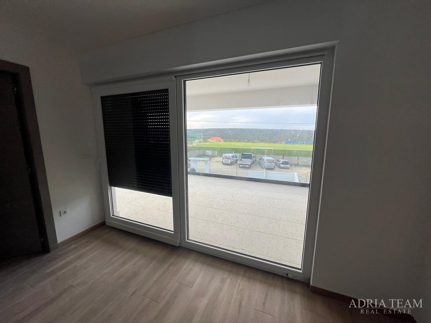 Half of a house with a swimming pool - Debeljak