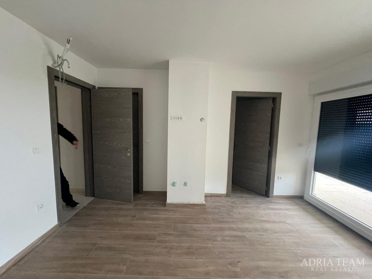 Half of a house with a swimming pool - Debeljak