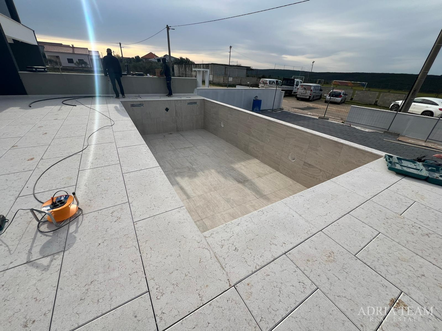 Half of a house with a swimming pool - Debeljak