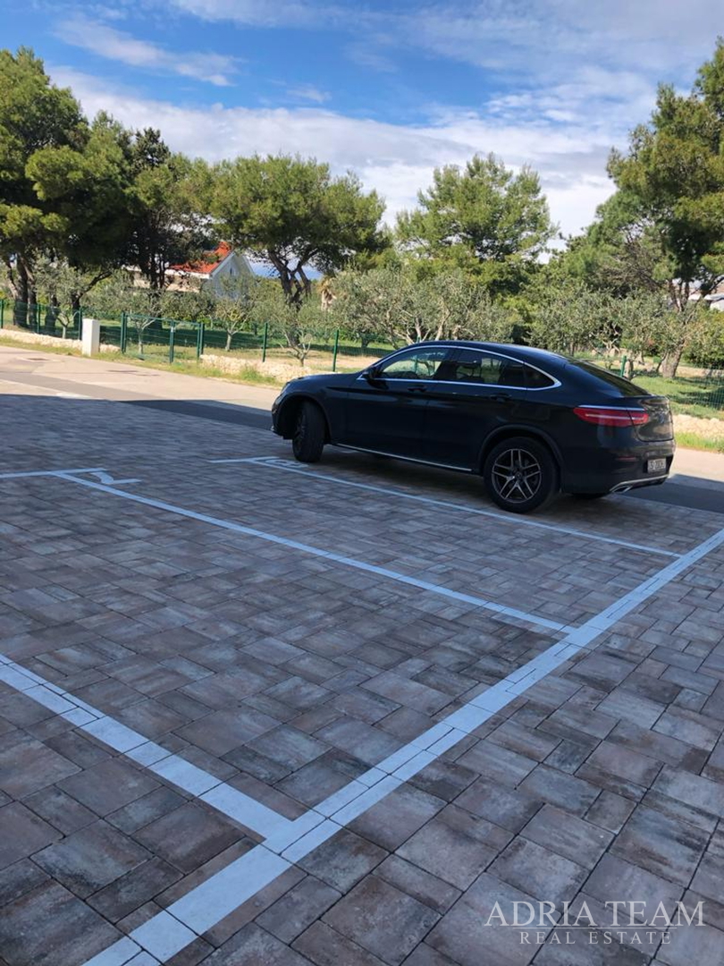 APARTMAN S 3 SPAVAĆE SOBE, 1. RED DO MORA, POVLJANA - PAG