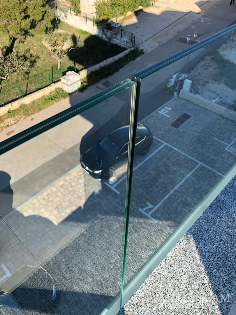 APARTMAN S 3 SPAVAĆE SOBE, 1. RED DO MORA, POVLJANA - PAG