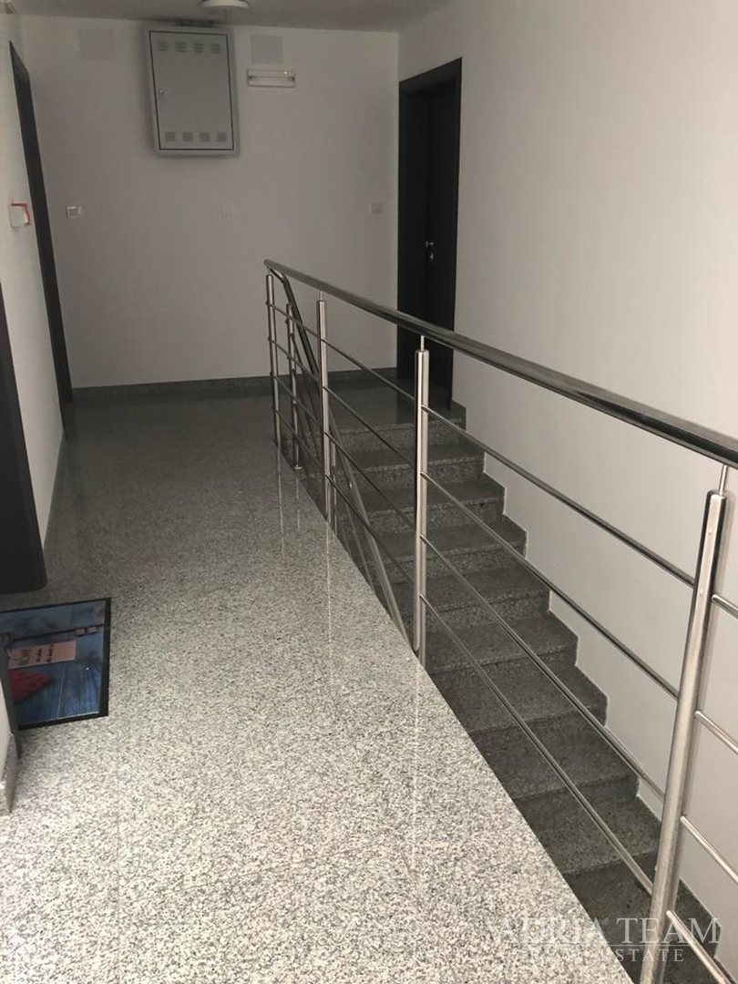 APARTMAN S 3 SPAVAĆE SOBE, 1. RED DO MORA, POVLJANA - PAG