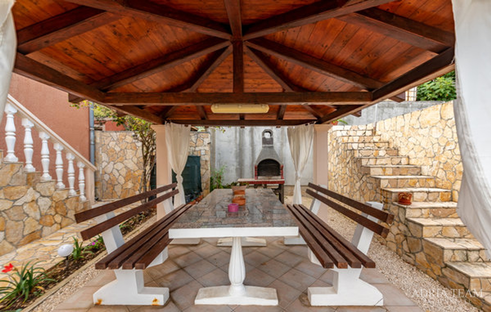 APARTMENT HOUSE WITH GARAGE AND LANDSCAPED YARD, SECOND ROW FROM THE SEA, VIR - ZADAR