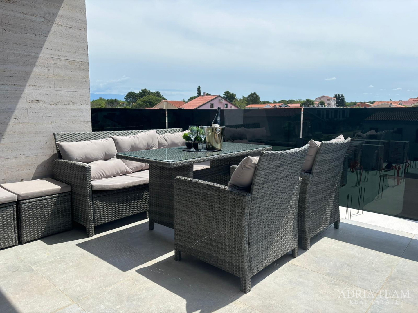 APARTMENT NEAR THE BEACH, NEW CONSTRUCTION, 150 m FROM THE SEA - PRIVLAKA