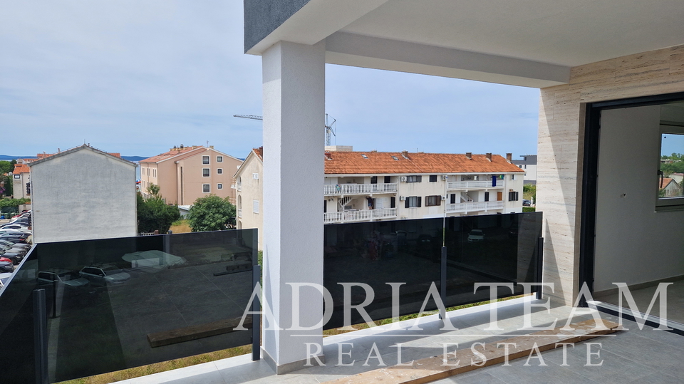 APARTMAN U BLIZINI PLAŽE, NOVOGRADNJA, 150 m OD MORA - PRIVLAKA