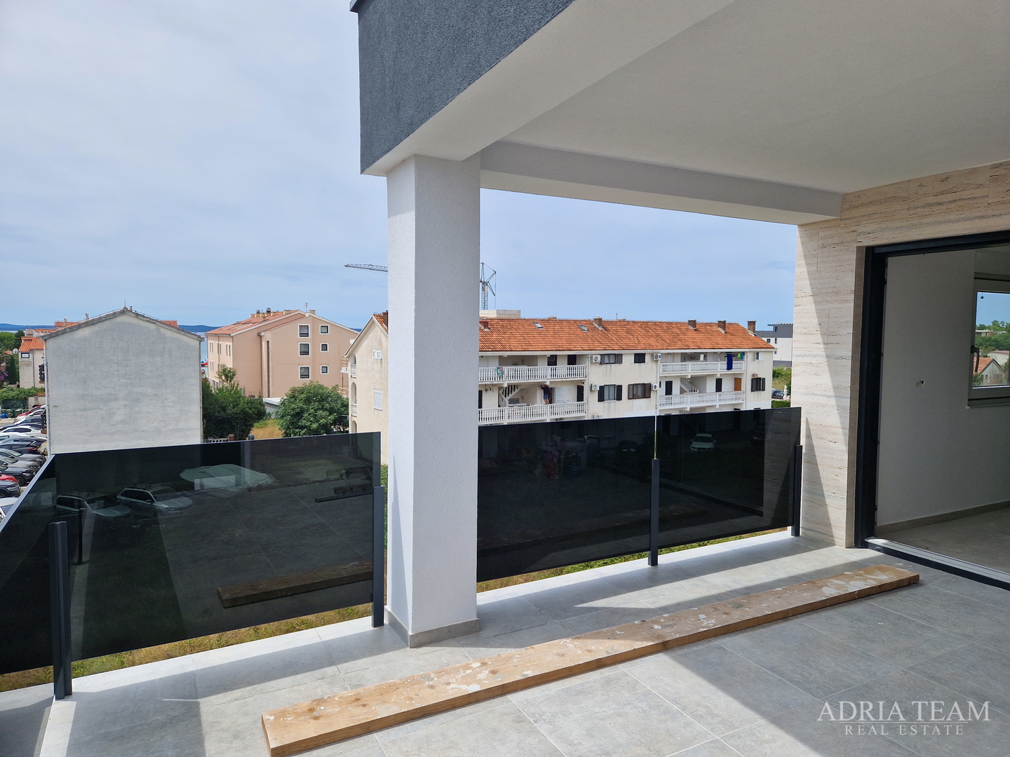 APARTMANI U BLIZINI PLAŽE, ZGRADA 2. NOVOGRADNJA, 150 m OD MORA - PRIVLAKA