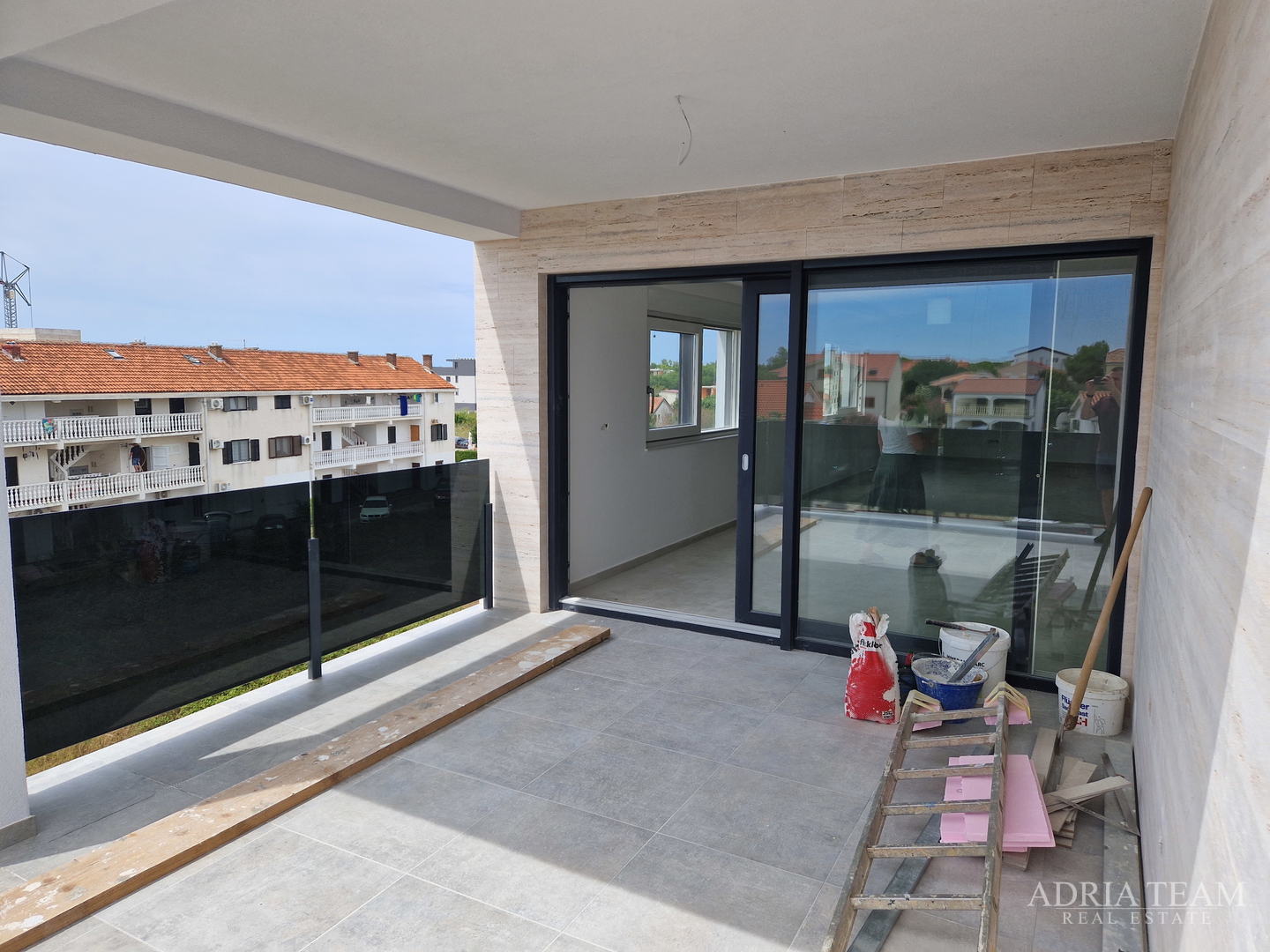 APARTMANI U BLIZINI PLAŽE, ZGRADA 2. NOVOGRADNJA, 150 m OD MORA - PRIVLAKA