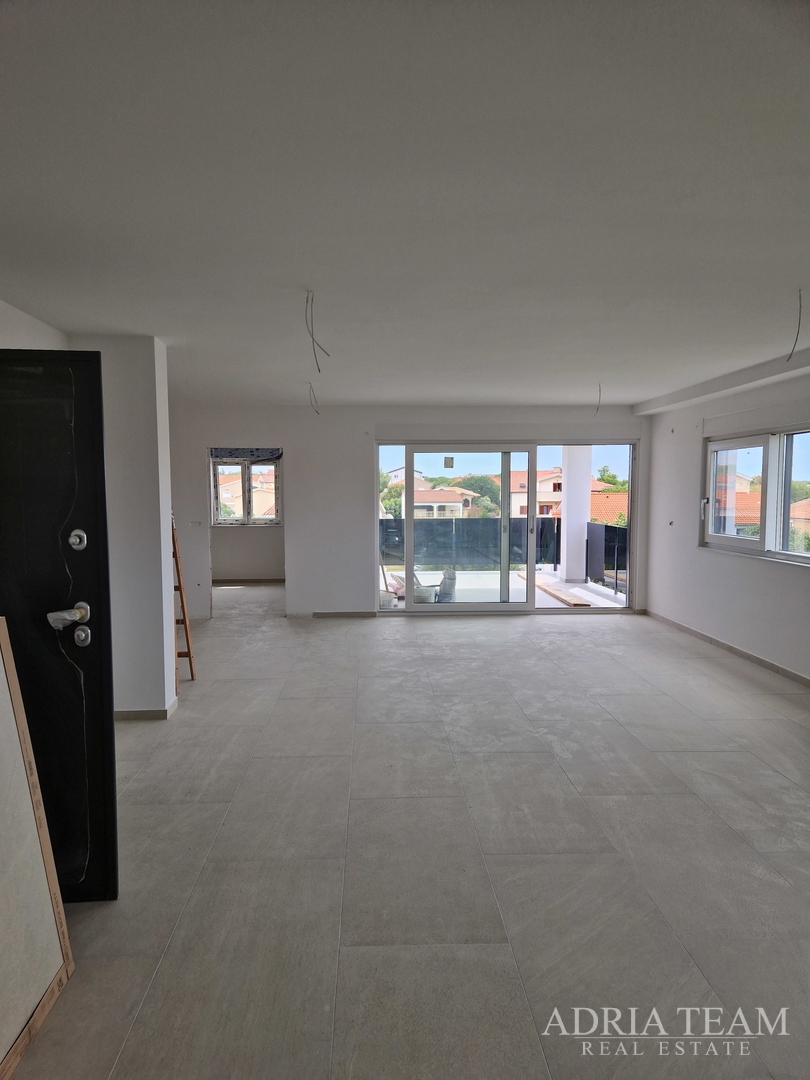 APARTMANI U BLIZINI PLAŽE, ZGRADA 2. NOVOGRADNJA, 150 m OD MORA - PRIVLAKA