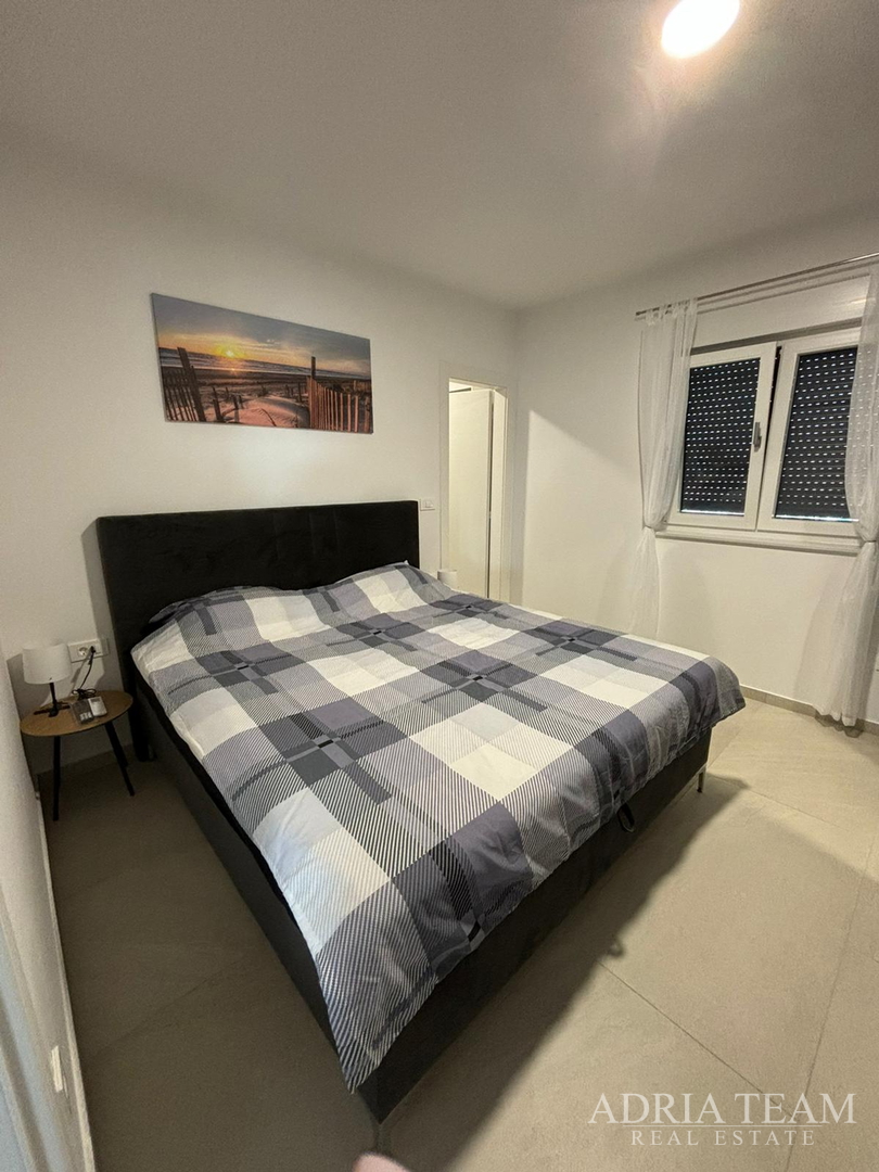 APARTMANI U BLIZINI PLAŽE, ZGRADA 2. NOVOGRADNJA, 150 m OD MORA - PRIVLAKA