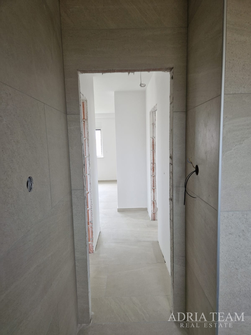 APARTMANI U BLIZINI PLAŽE, ZGRADA 2. NOVOGRADNJA, 150 m OD MORA - PRIVLAKA