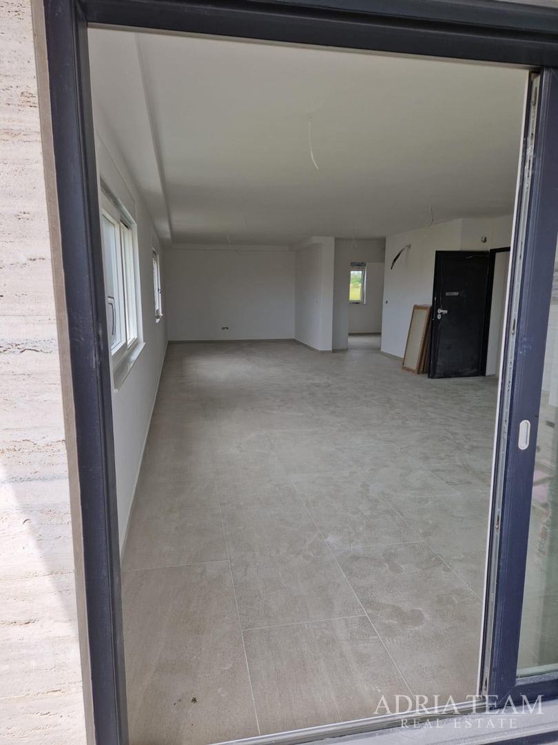 APARTMANI U BLIZINI PLAŽE, ZGRADA 2. NOVOGRADNJA, 150 m OD MORA - PRIVLAKA