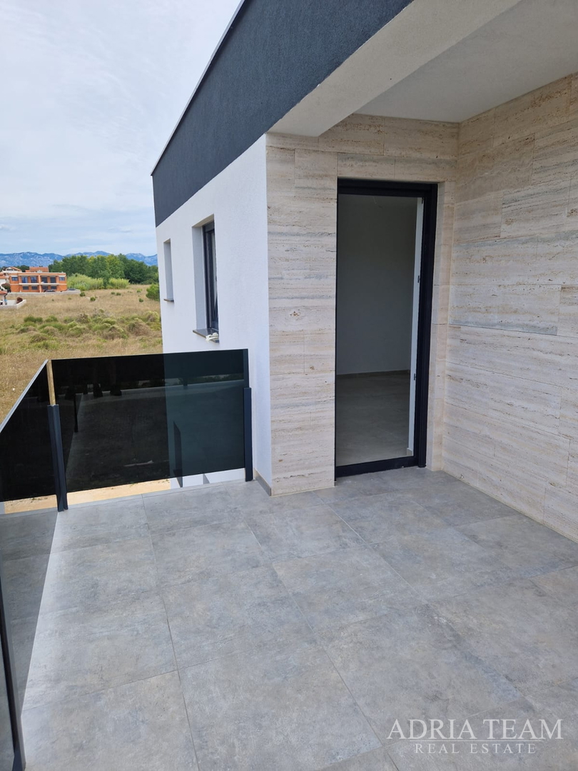 APARTMANI U BLIZINI PLAŽE, ZGRADA 2. NOVOGRADNJA, 150 m OD MORA - PRIVLAKA