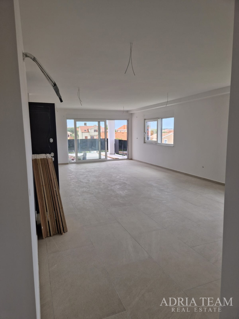 APARTMANI U BLIZINI PLAŽE, ZGRADA 2. NOVOGRADNJA, 150 m OD MORA - PRIVLAKA